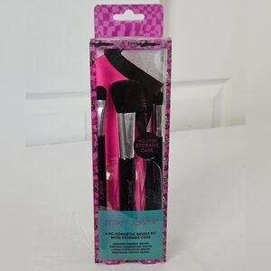 Betsey Johnson NWT 4PC Cosmetic Brush Kit And Storage Case